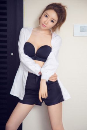 《偷窥女教师》在线观看_720全集在线观看