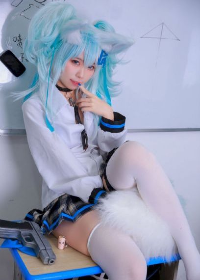 年轻的女老师在线_4K影视在线观看